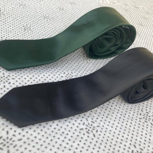 Set of 2 Men Slim Necktie Fashion Solid Ties Black and Dark Green - Picture 4 of 9